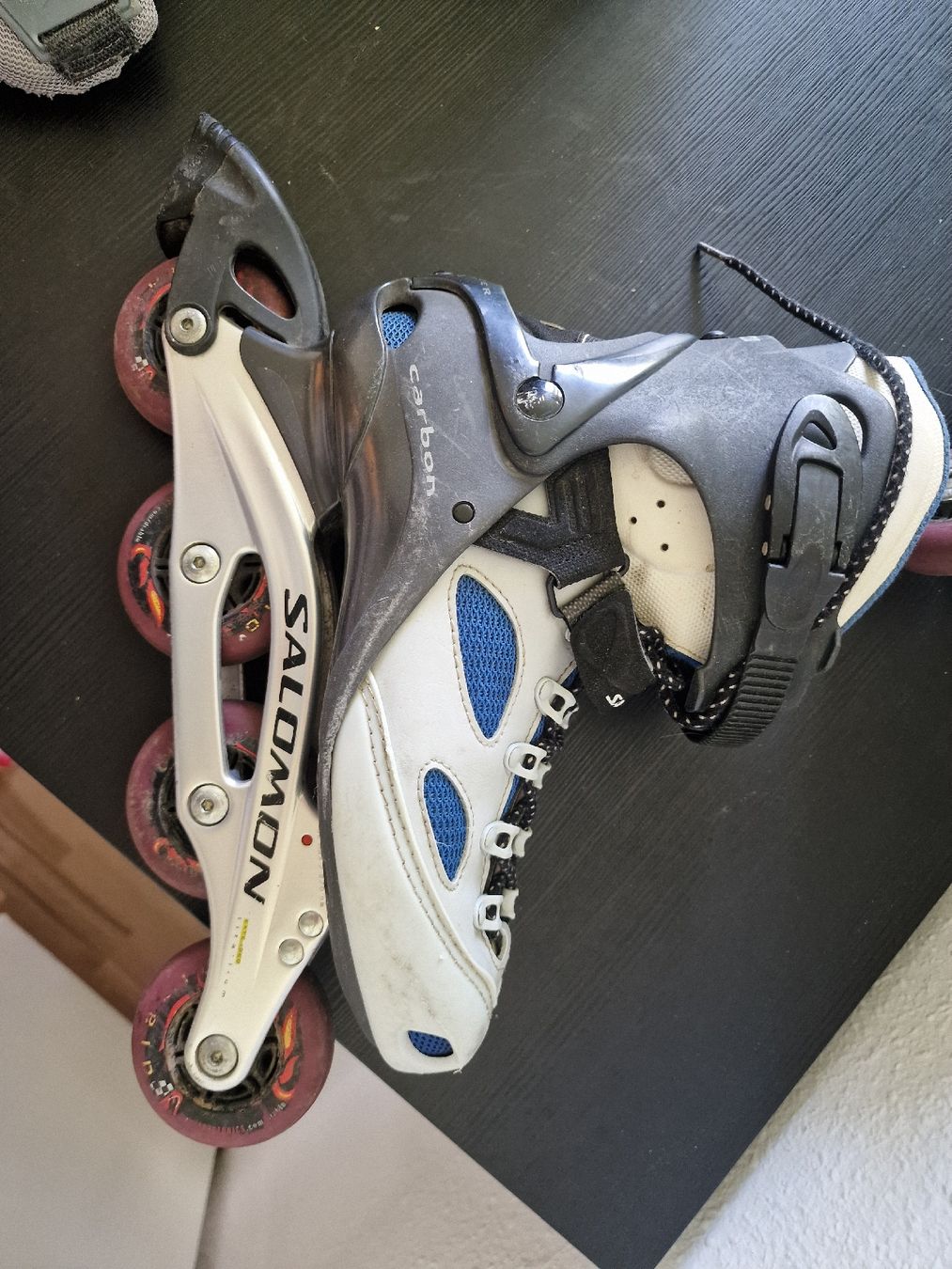 Salomon Pattini in linea & Pattini a rotelle: Salomon Inline Skates Grösse 43 1/3 mit Helm . 30CHF – Usato da Steffisburg venduto da est_q6rp 2