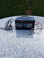 Ladegerät für Autobatterie oder Töffbatterie