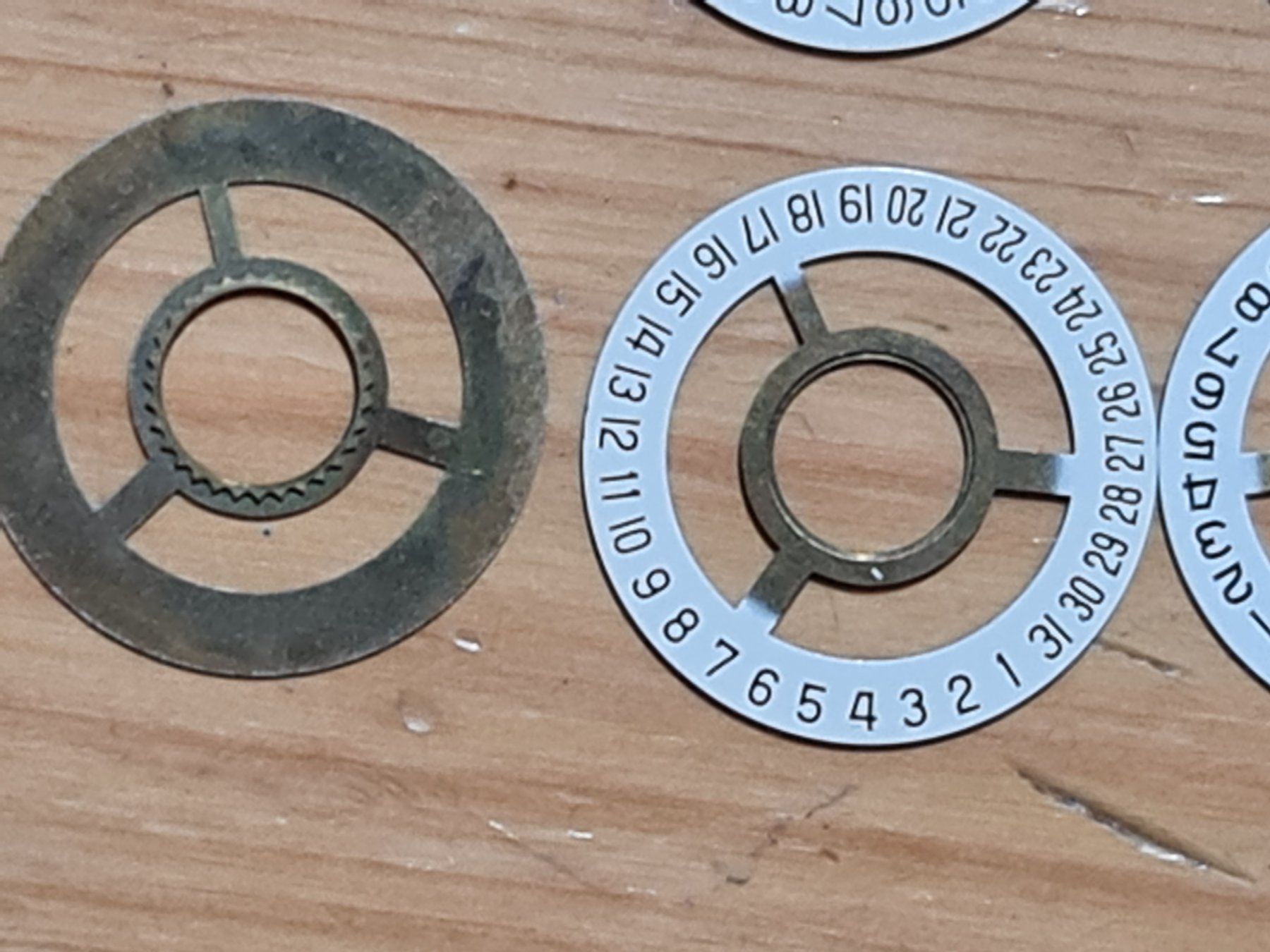 Orologi: Datumscheibe D = 23.2 mm – Nuovo (secondo la descrizione) da Winterthur venduto da Hai6 1