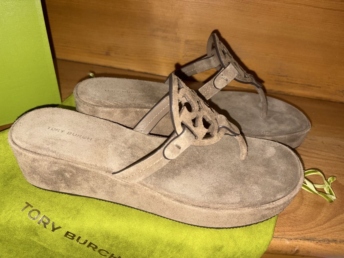 Tory Burch Scarpe da donna: Tory Burch  Wedge Sandalen Gr 41 Wildleder – Nuovo e nell'imballaggio originale da Matten b. Interl venduto da Kings-Fashion 1
