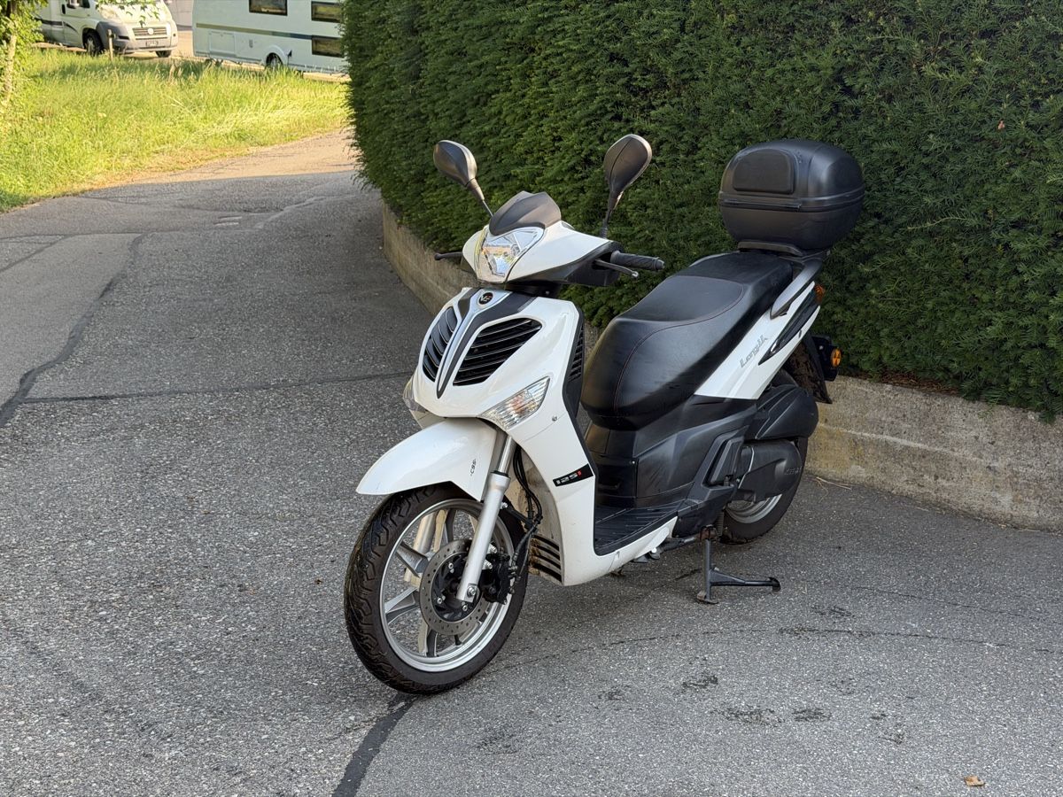 Tell Strada: VENGO Logik 125i 2020 jg  – Usato da Zullwil venduto da Autocentersalii