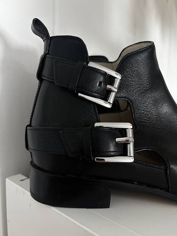 Scarpe da donna: Michael Kors Stiefeletten mit Cutouts Grösse 37.5 – Usato da Stäfa venduto da InesBo 3