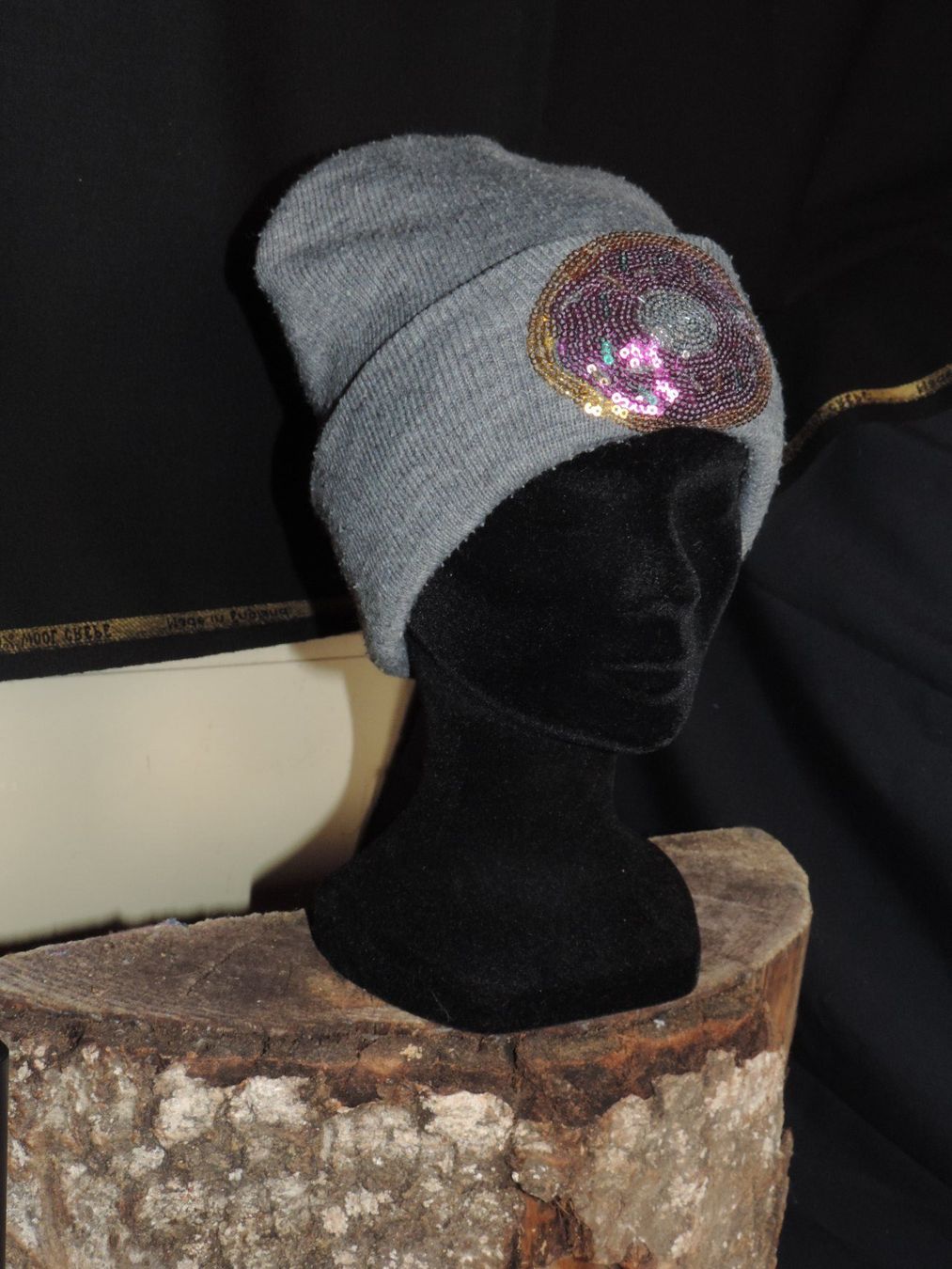 Hüte, Mützen & Caps: bonnet gris avec strass – Gebraucht aus Genève von Axelle333 1