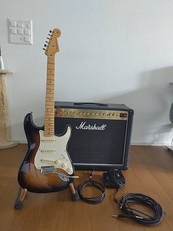 Strumenti musicali: Fender Stratocaster + Marshall DSL40 – Usato da Sursee venduto da fabian_boesiger