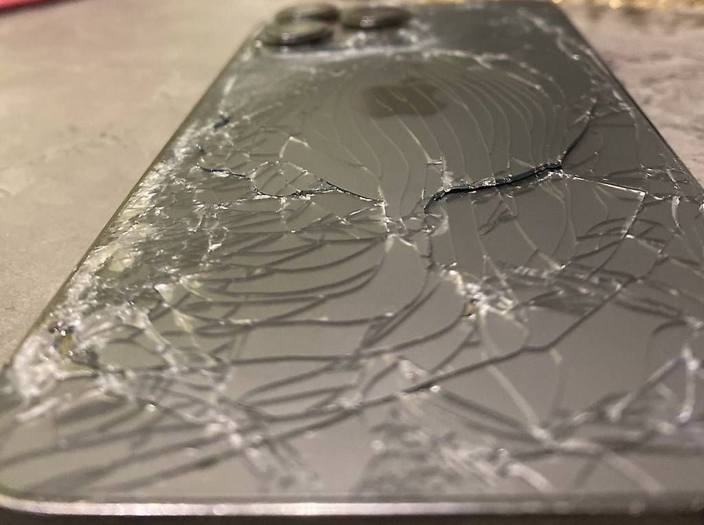 Telefoni cellulari / Smartphones: iPhone 13 Pro - Refurbished – Usato da Basel venduto da retro-spective 4