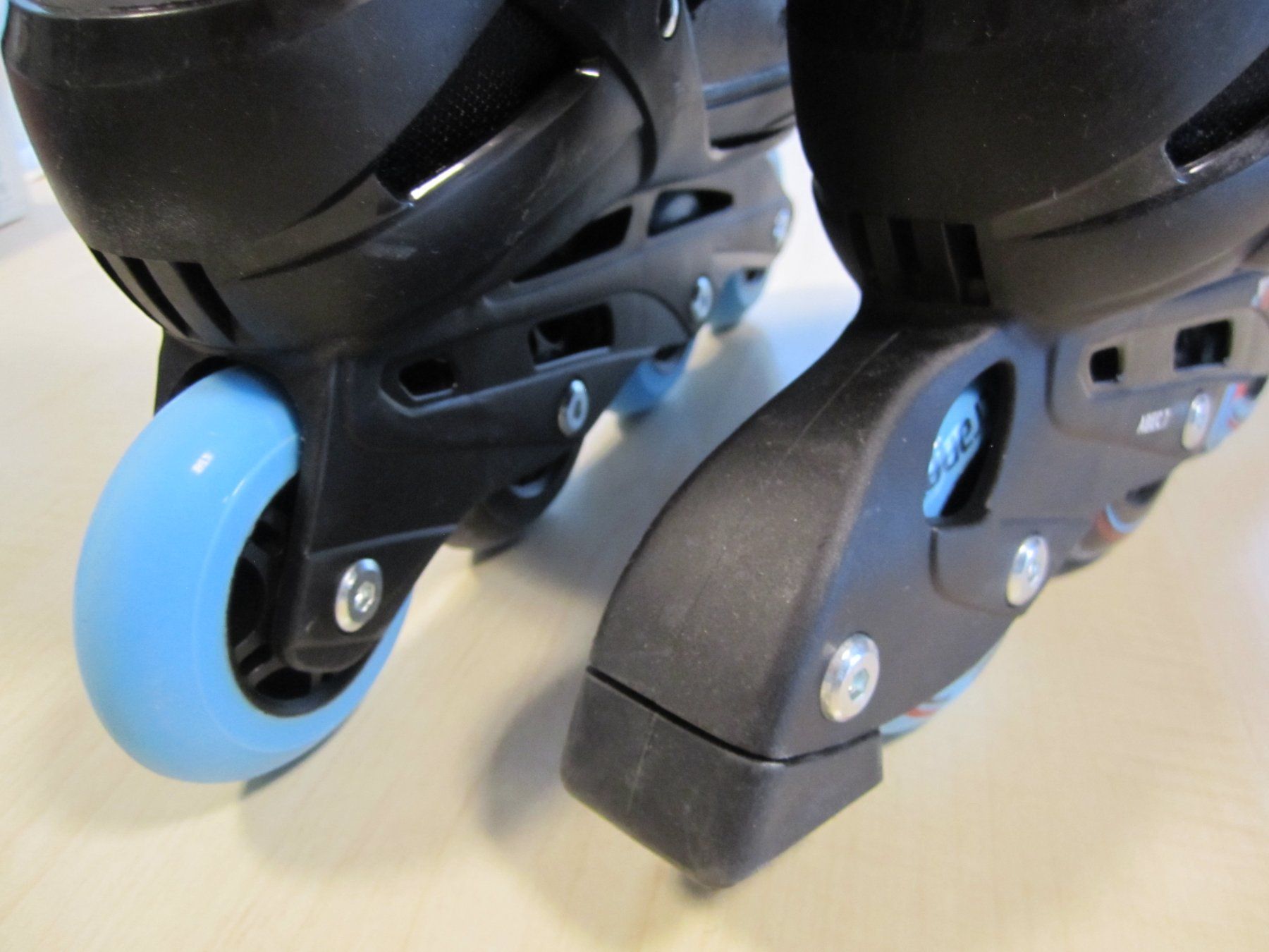 Inline-Skating & Rollschuhe: Inline Skates, Rollschuhe Gr. 33 - 37, schwarz/blau – Neu (gemäss Beschreibung) aus Winterthur von  3