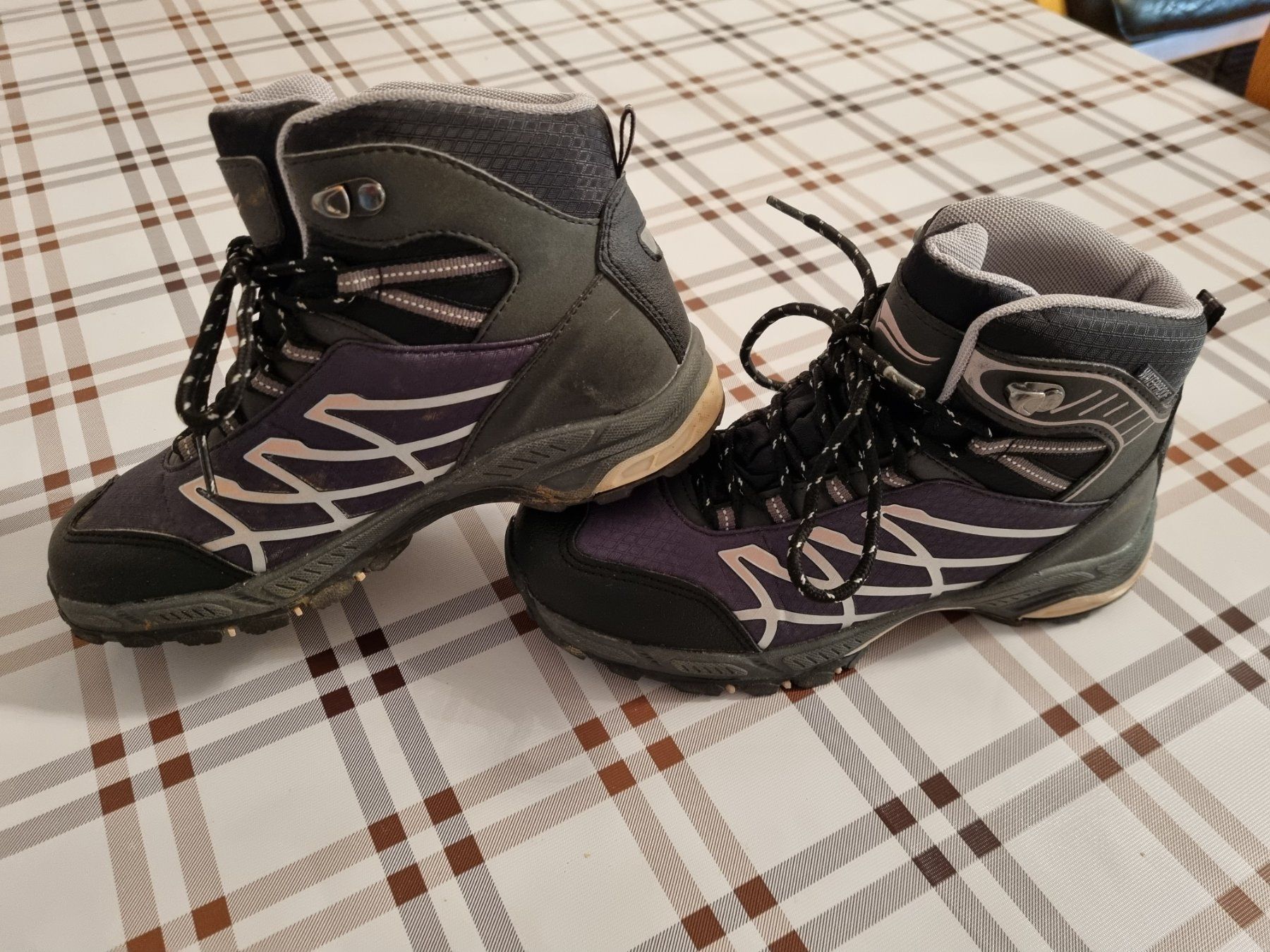 Scarpe per ragazzi: Schuhe gr 33 – Usato da Oftringen venduto da sweden03
