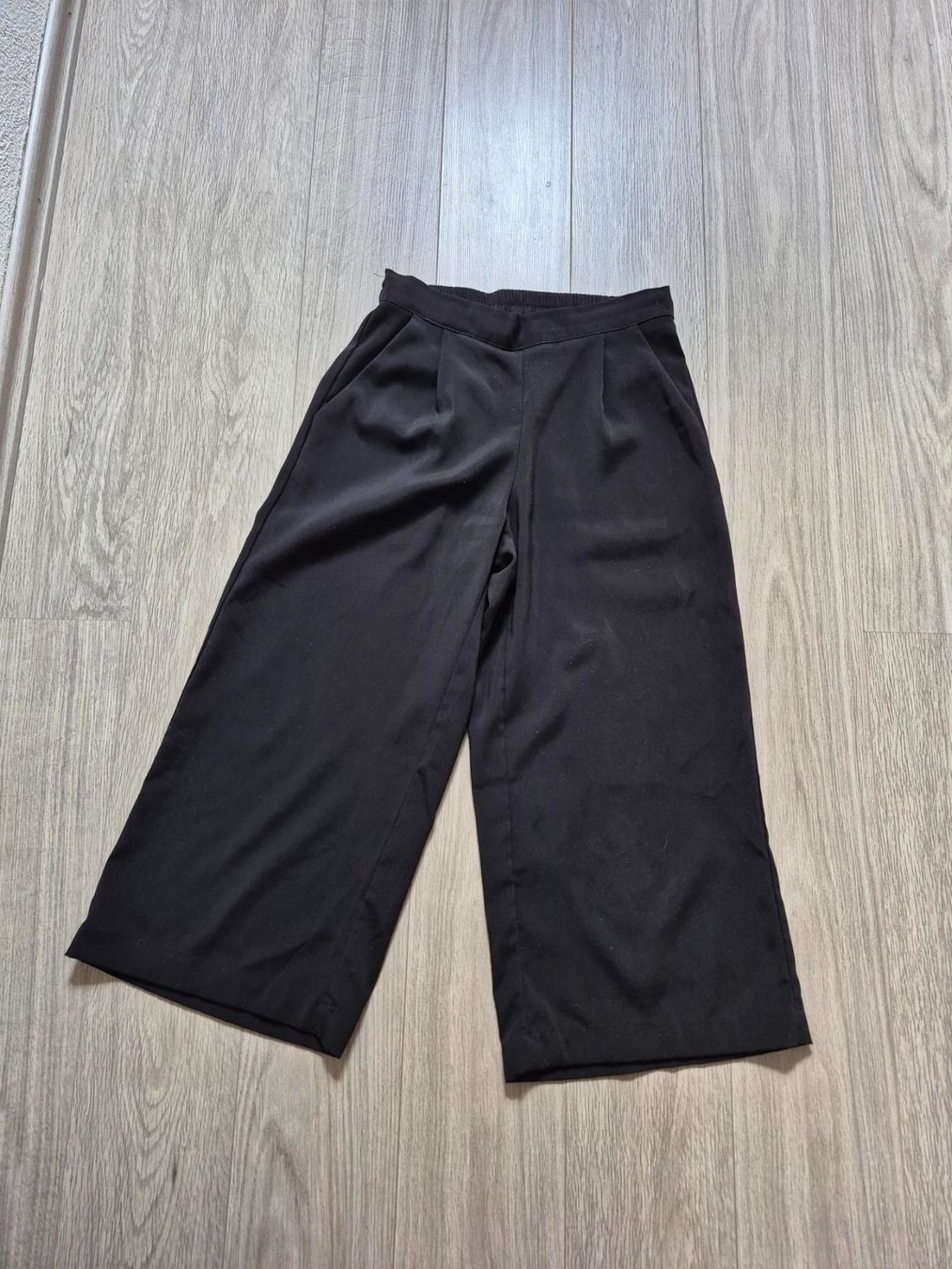 Vero Moda Pantaloni: Vero Moda - Schwarze Culotte Grösse 34 – Usato da Oberdorf NW venduto da Raf.