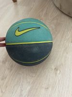 Kleiner Nike Basketball