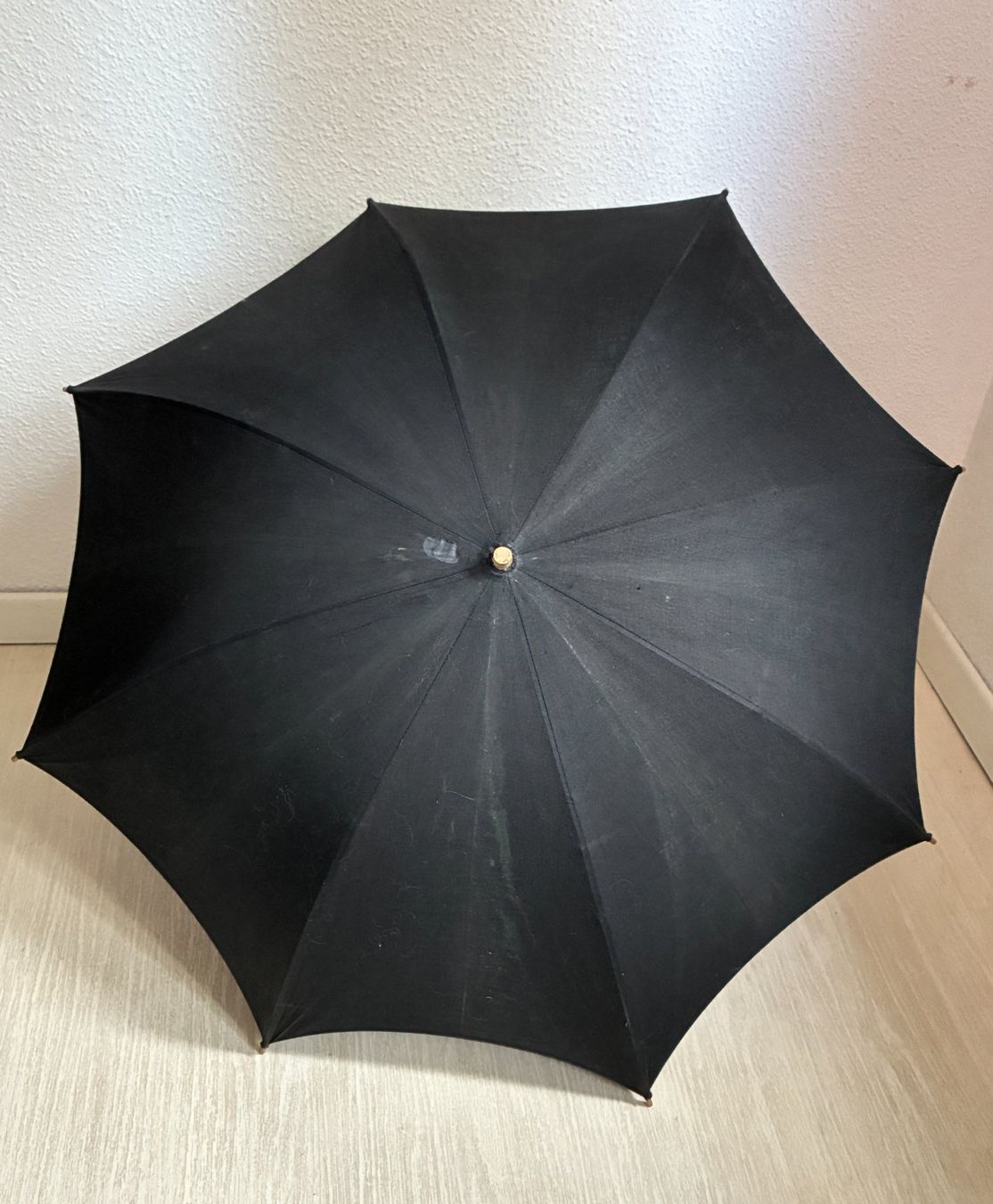 Ombrelli: Antiker schwarzer Flanier/Sonnenschirm  Bakelitgriff/Quaste – Usato da Kloten venduto da Nephty 5