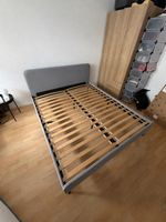 Bettgestell aus grauem Stoff, 160 x 200 cm, gebraucht