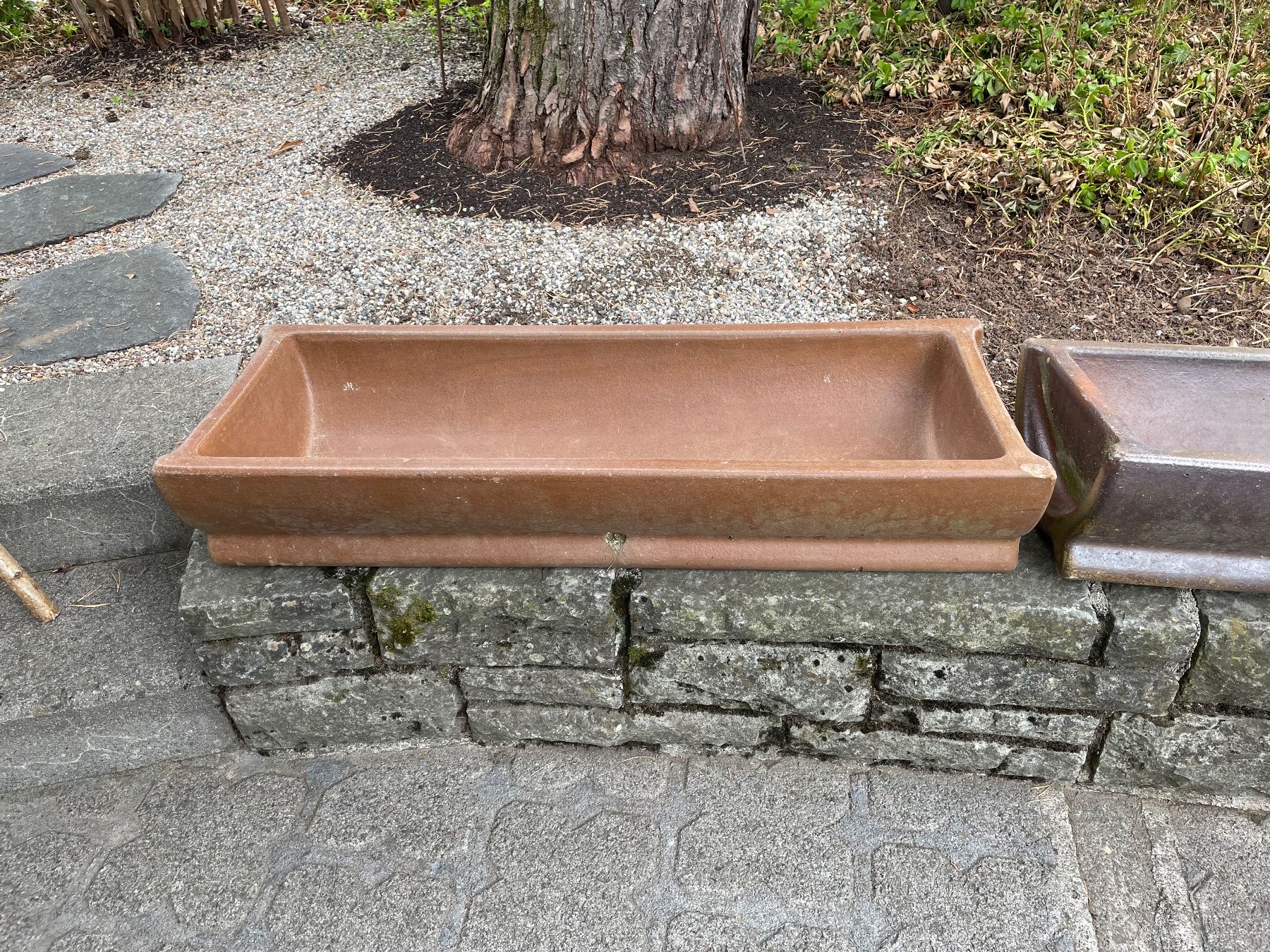 Vasi per fiori: Blumentrog Terrakotta, antiker Schweinetrog – Usato da Baar venduto da Bermudas