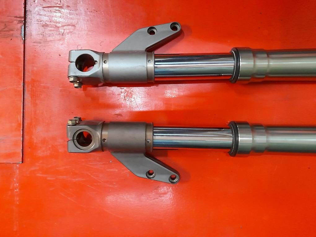 Ducati Alle Motorradersatzteile: Ducati 916 Gabelholmen – Gebraucht aus Bern von Mikron102 1