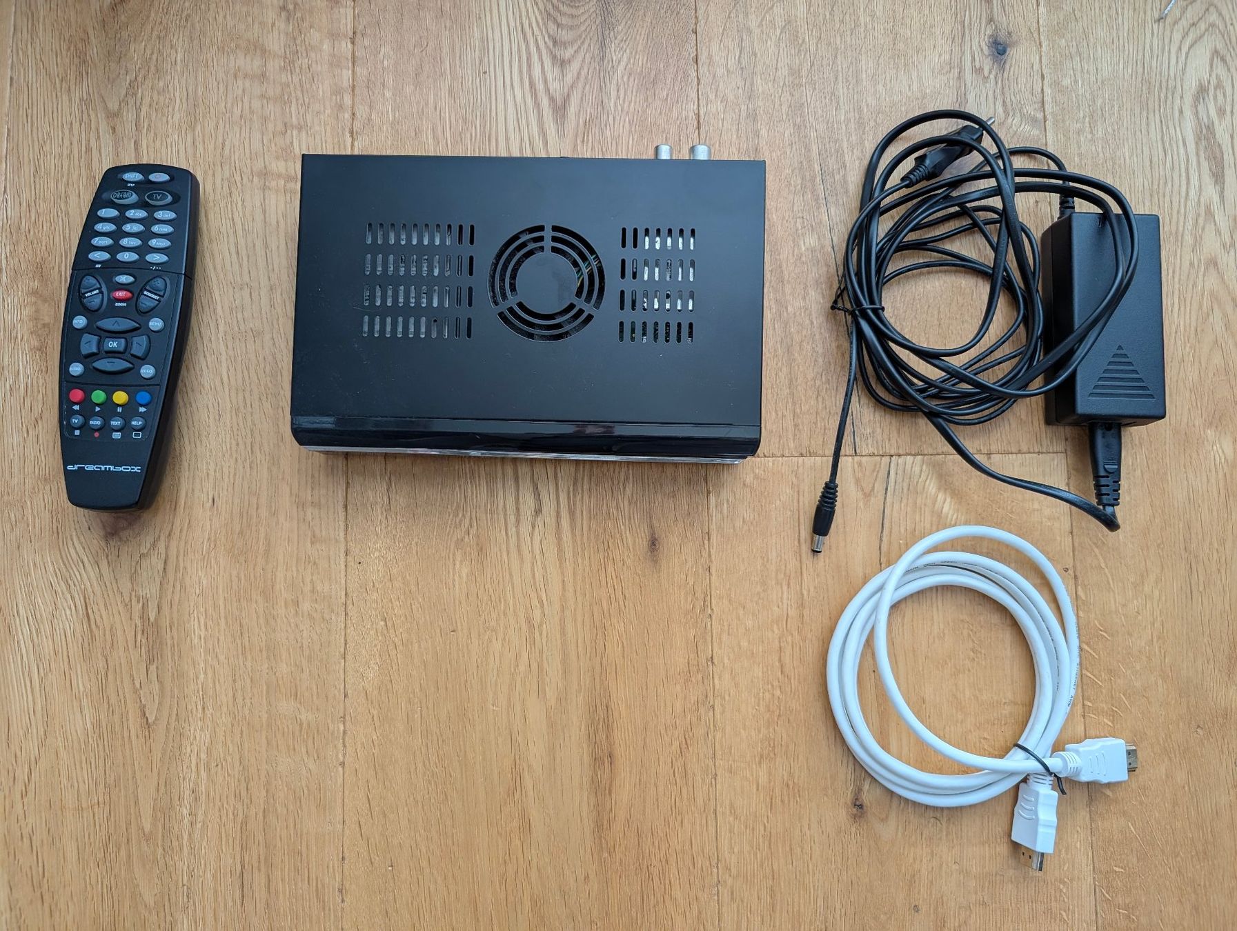 Ricevitori: Dreambox DM800 HD se PVR DVB-C Receiver mit Festplatte – Usato da Rotkreuz venduto da Knarf2 1