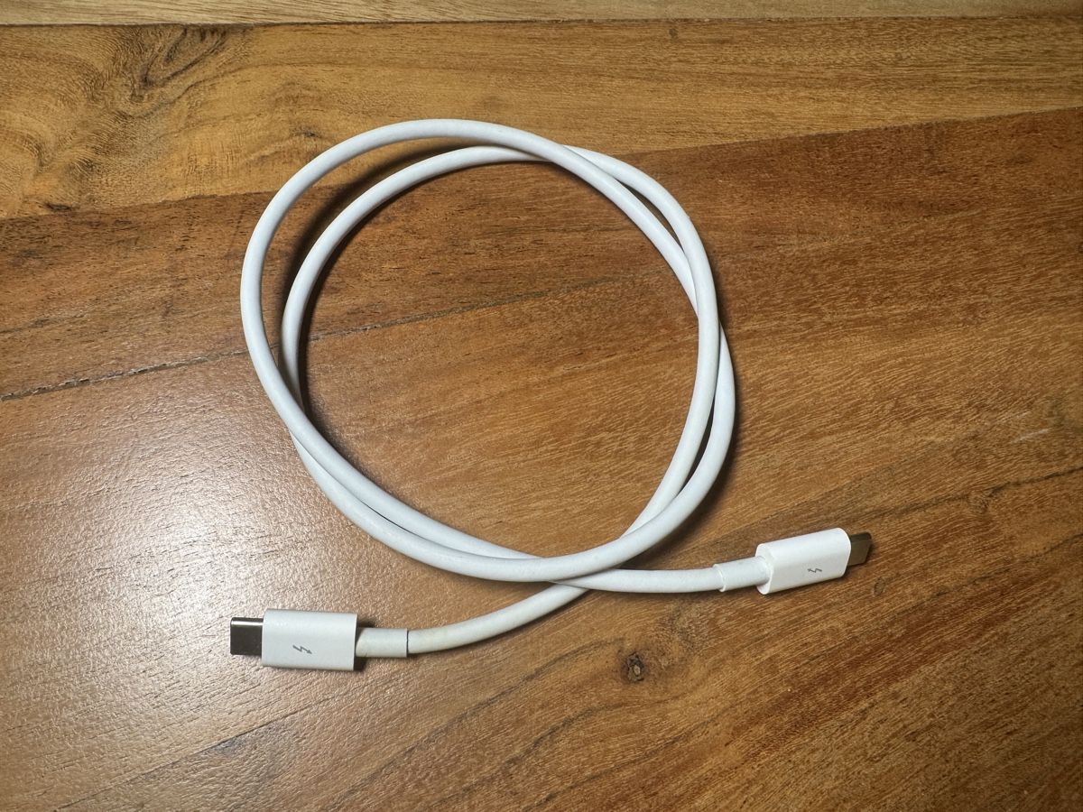 Apple Kabel: Apple A1896 Thunderbolt 3 0.8m USB-C Kabel A1896  – Gebraucht aus St. Gallen von hae_6rmh