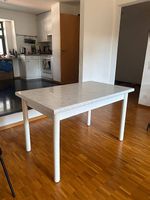 Tavolo da pranzo allungabile, effetto marmo