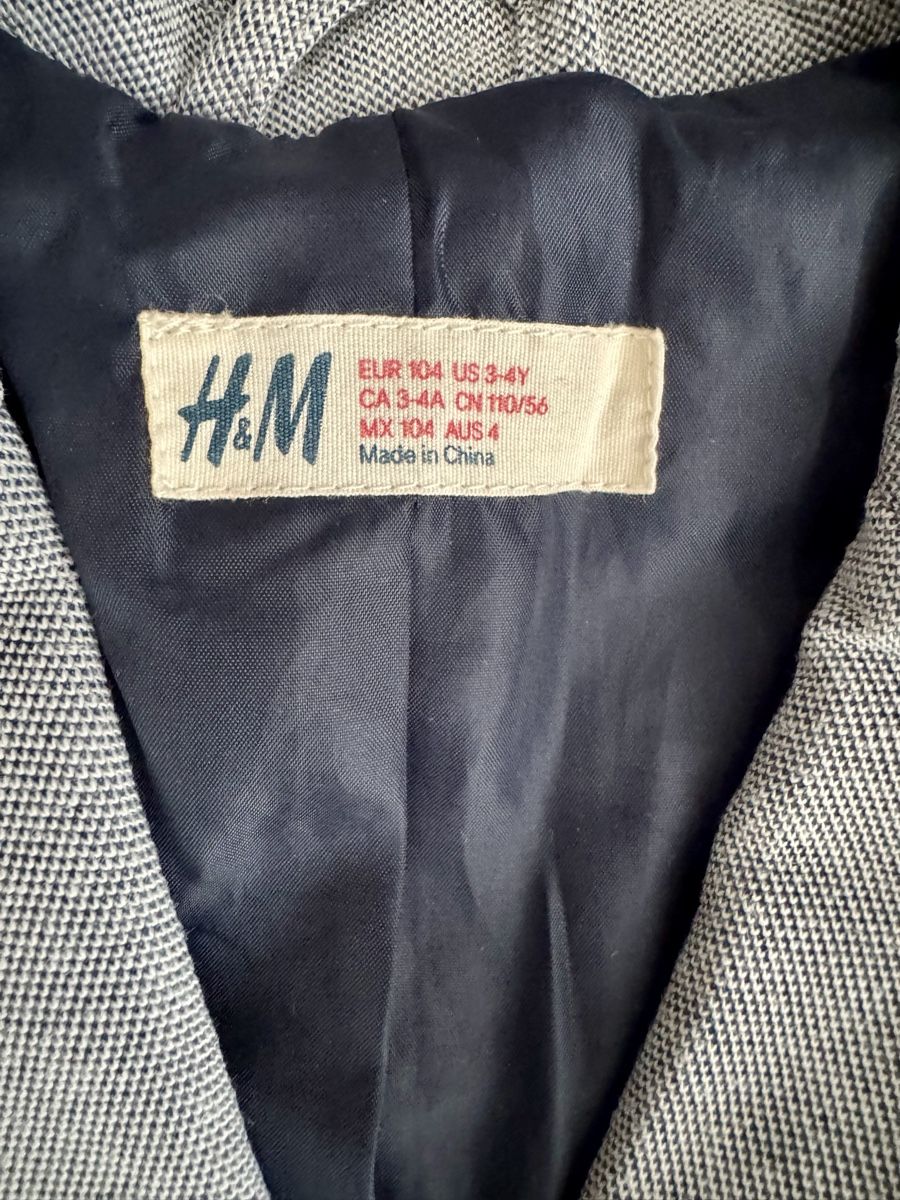 H&M Lotti & Set di vestiti: H&M Boys Grey Blazer and Blue Jeans – Usato da Bülach venduto da dan_7scp 3