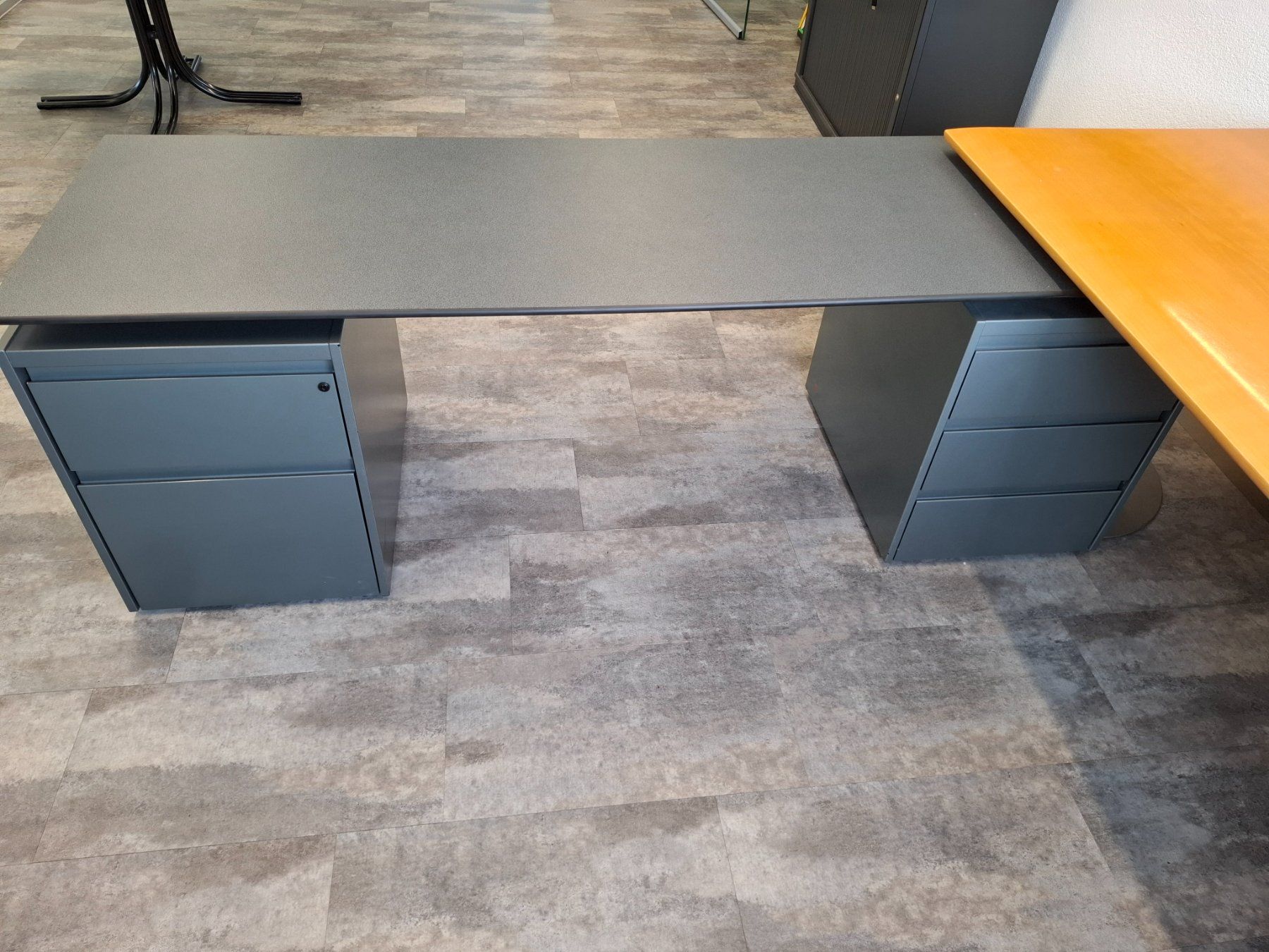 Schreibtische: 004 Eckbürotisch mit 2 Korpusse – Gebraucht aus Derendingen von Meisterstuecke 2