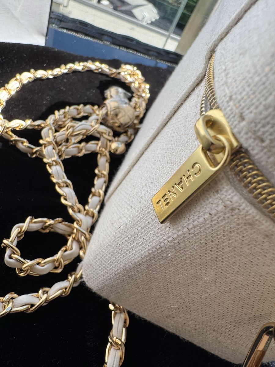 Chanel Sacs femmes: Sac Chanel Vanity VIP – Neuf avec emballage d'origine à Neuchatel par mar_9blm 5