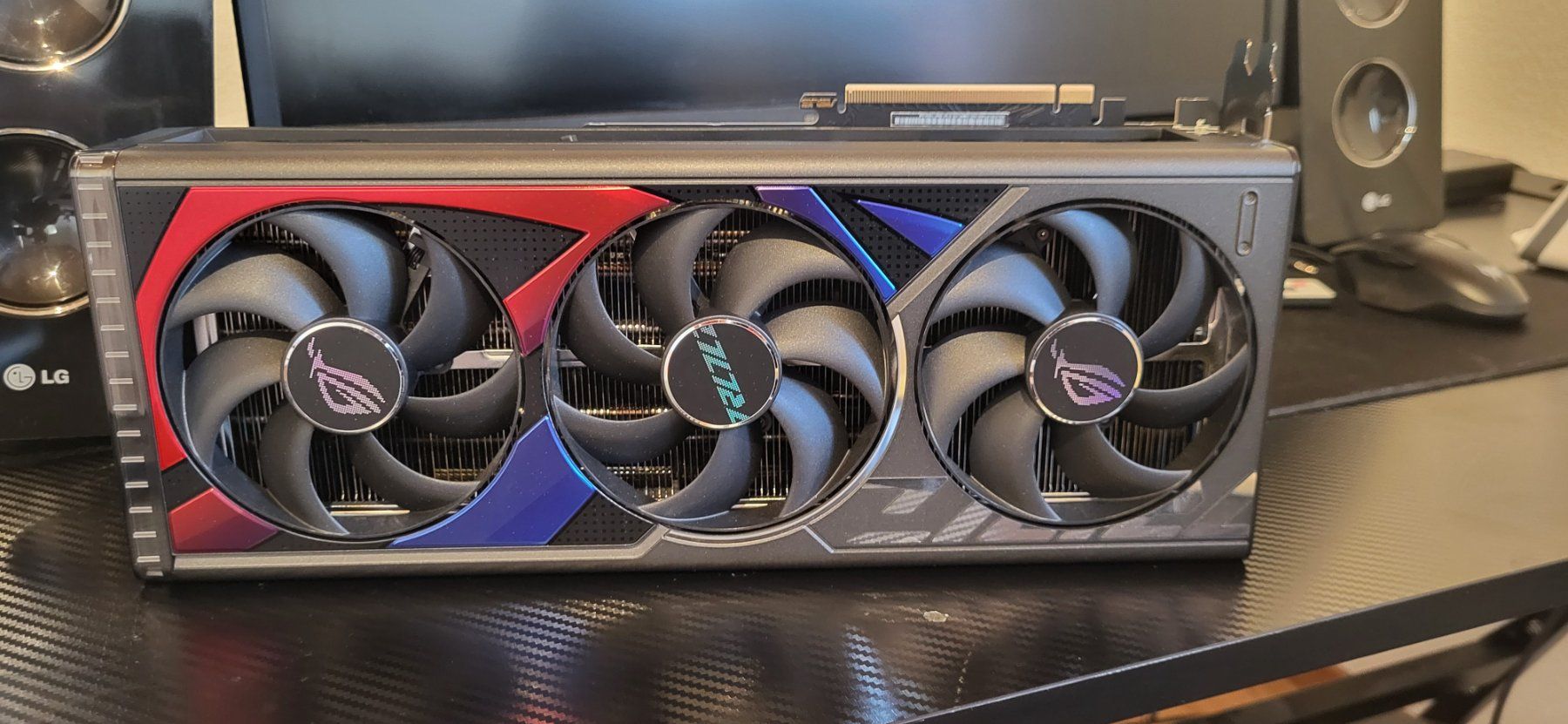 Asus Cartes graphiques: RTX 4090 Rog Strix gaming – D'occasion à Tägerig par dve_w6nw