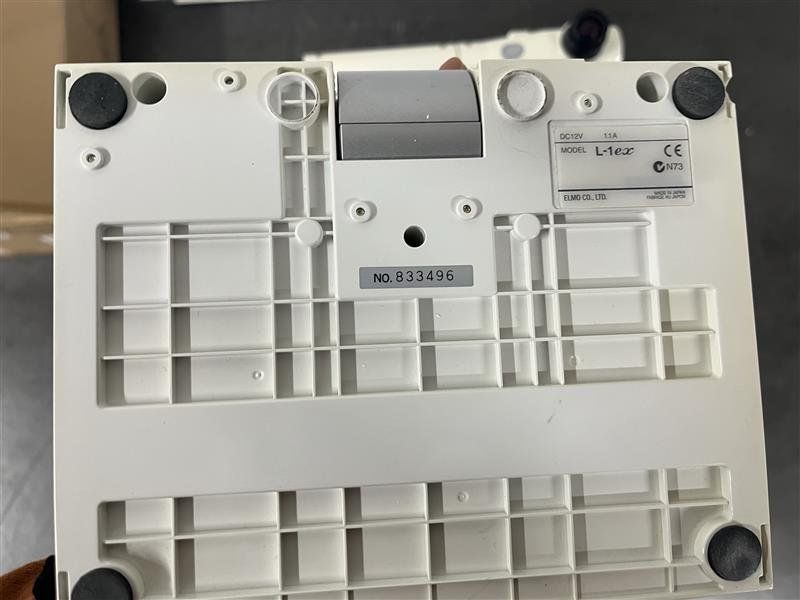 Proiettori: Elmo Visualizer Dokumentenkamera L - 1e – Usato da Frauenfeld venduto da Wohnwagen02 1