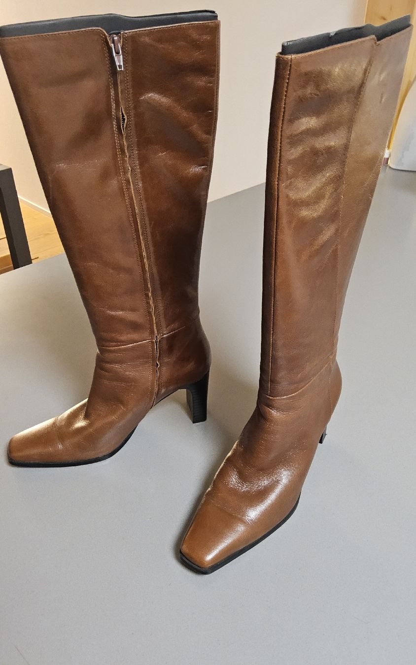 Scarpe da donna: Stivali MNG 40 – Usato da Savosa venduto da Vaschinala