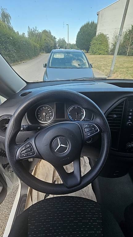 Véhicules utilitaires: Mercedes benz E vito  – D'occasion à Avully par Tatiana- 3