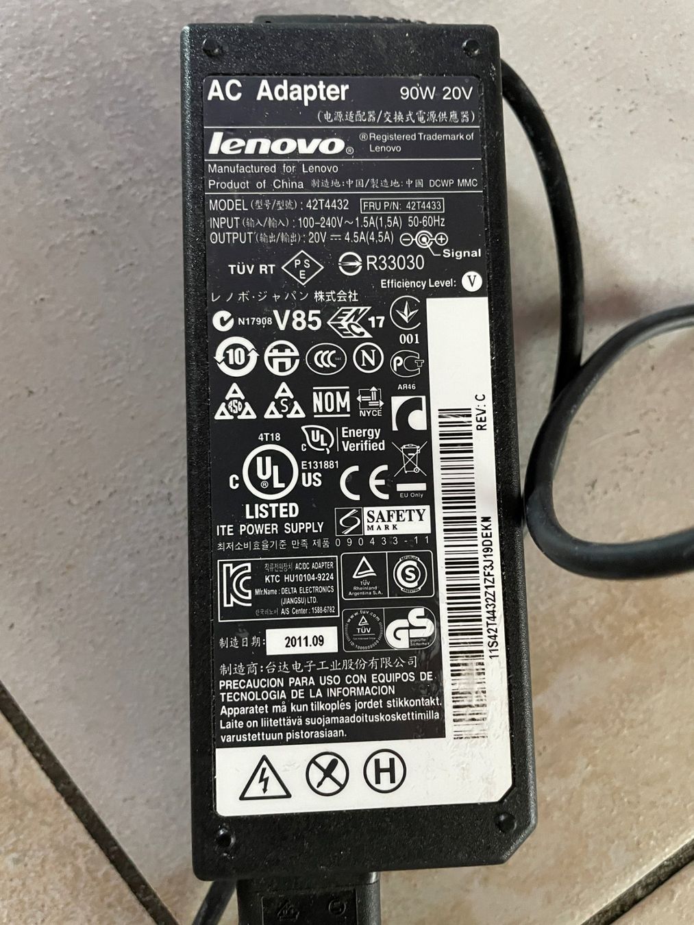 Lenovo Ladegerät: Lenovo Laptop Ladegerät 90 Watt – Gebraucht aus Aawangen von yrla 1