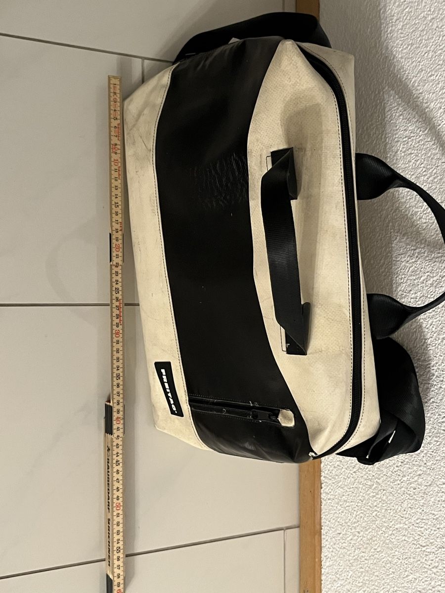 Freitag Borse da donna: Tasche Freitag Grigio M Schwarz gebraucht – Usato da Allschwil venduto da Manolictus