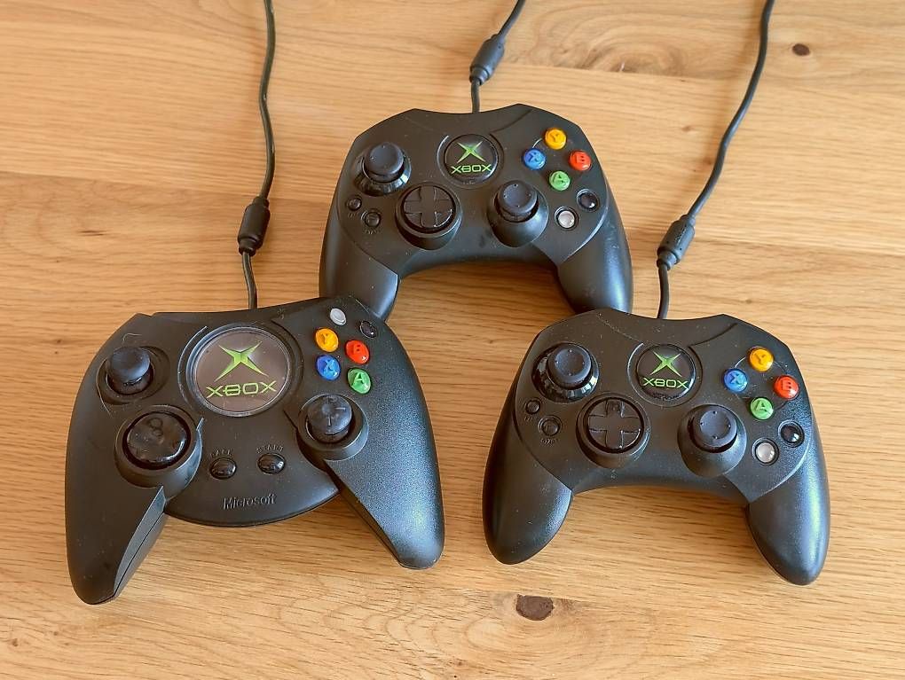 Microsoft Console: Xbox original Microsoft | fonctionne | 3 manettes – Usato da Neuchâtel venduto da Nila_3D 4