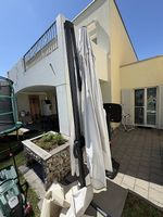 Grosser Sonnenschirm mit Zubehör