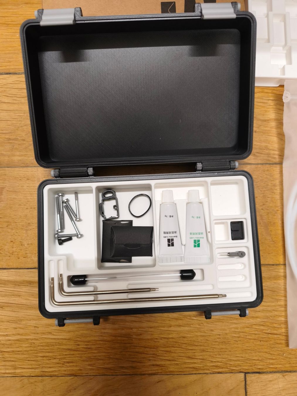 Bambu Lab 3D Drucker: Bambu Lab P2S ohne AMS mit Zubehör – Gebraucht aus Meikirch von helping_hand 6
