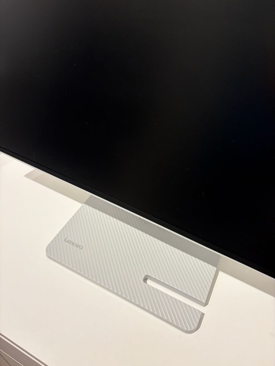 Monitor: Lenovo Bildschirm mit Kabel - wie neu – Usato da Biel/Bienne venduto da Monroe222 1