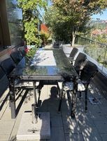 Essgruppe Outdoor. Tisch mit Glasplatte