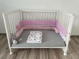 2x Höhenverstellbare Babybetten inkl. Matratzen & Überzüge 