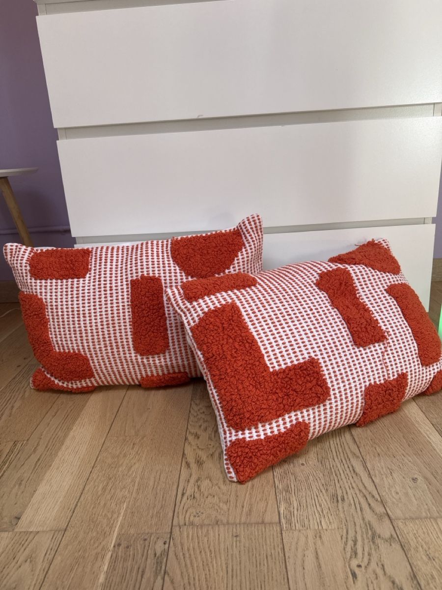 Kissen: Coussins, orange et blanc  – Defekt aus Cartigny von Kelly.11