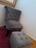 Grauer Sessel mit Hocker - Top Zustand!