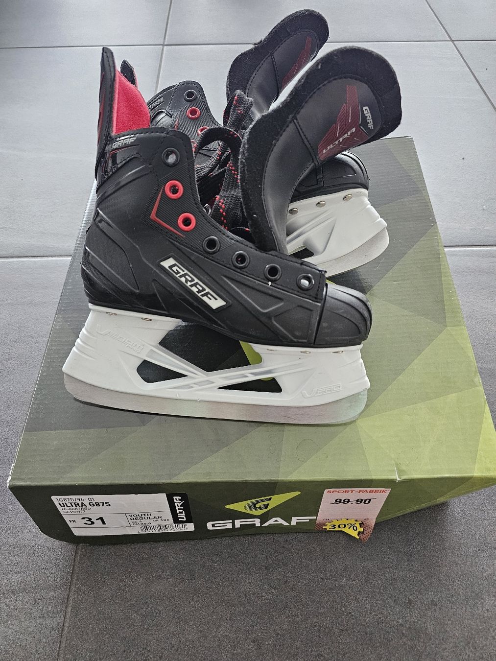 Graf Pattini da ghiaccio: Graf Eishockeyschuhe Ultra, Grösse 31 – Nuovo e nell'imballaggio originale da Uznach venduto da 8Cori8