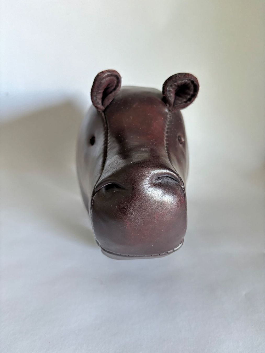 Statuette: Kleines Nilpferd von Omersa Leder Designklassiker – Usato da rotkreuz venduto da baudisch 1