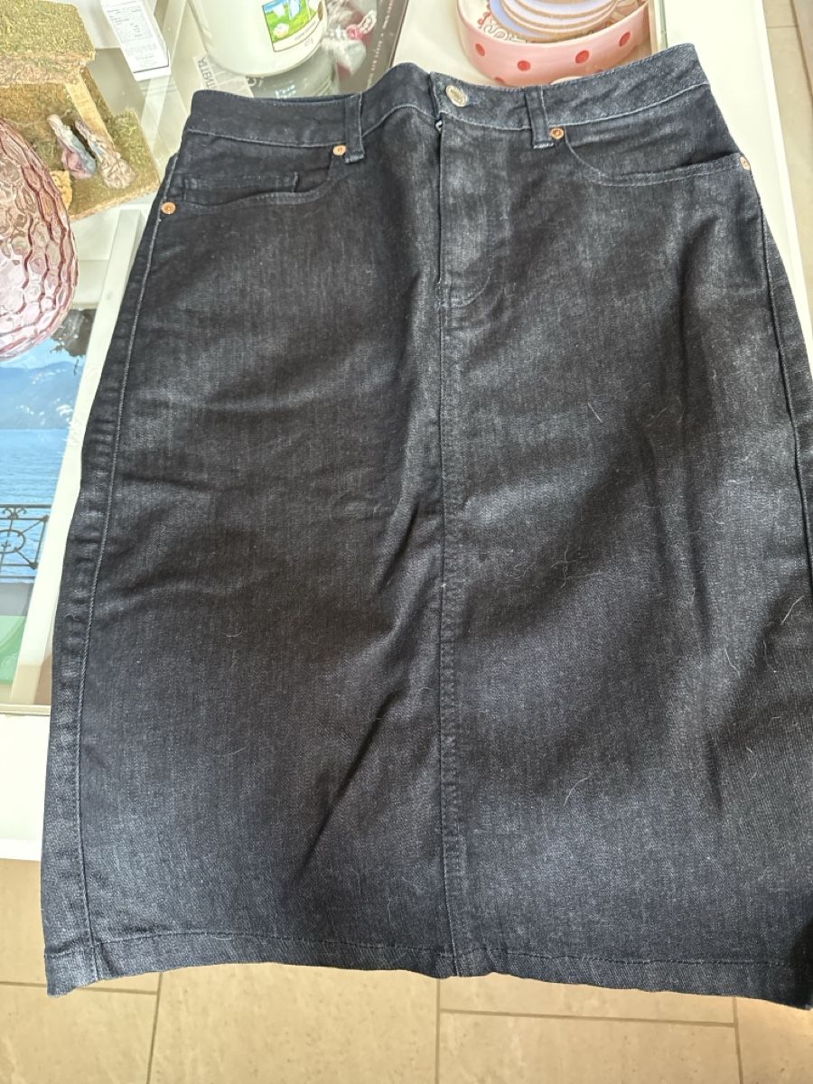 Benetton Gonne: Benetton skirt size 40 – Usato da Mendrisio venduto da ketolin