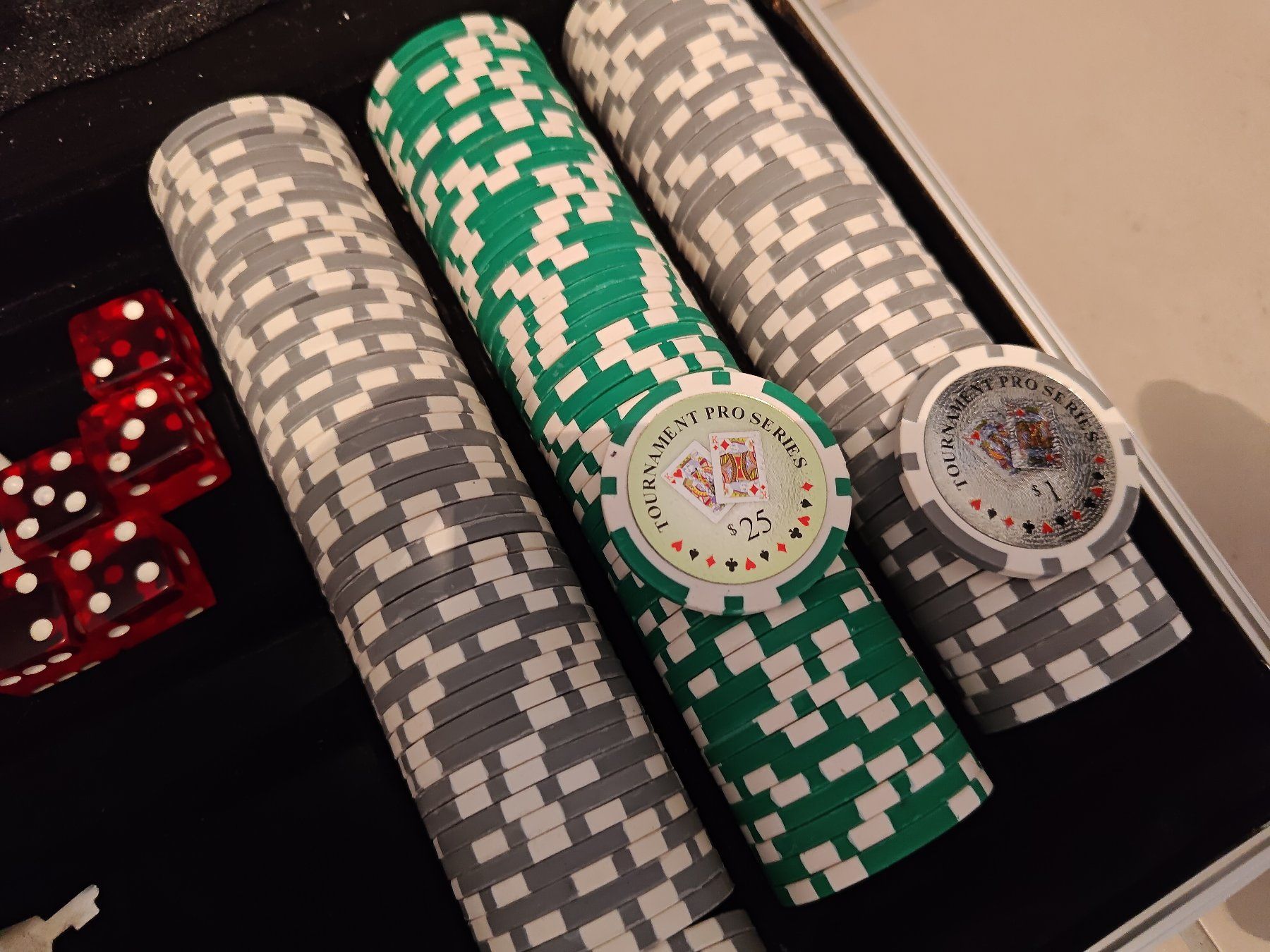 Giochi: Casino Chips mit Alukoffer – Nuovo (secondo la descrizione) da Oberkulm venduto da zoc75 4