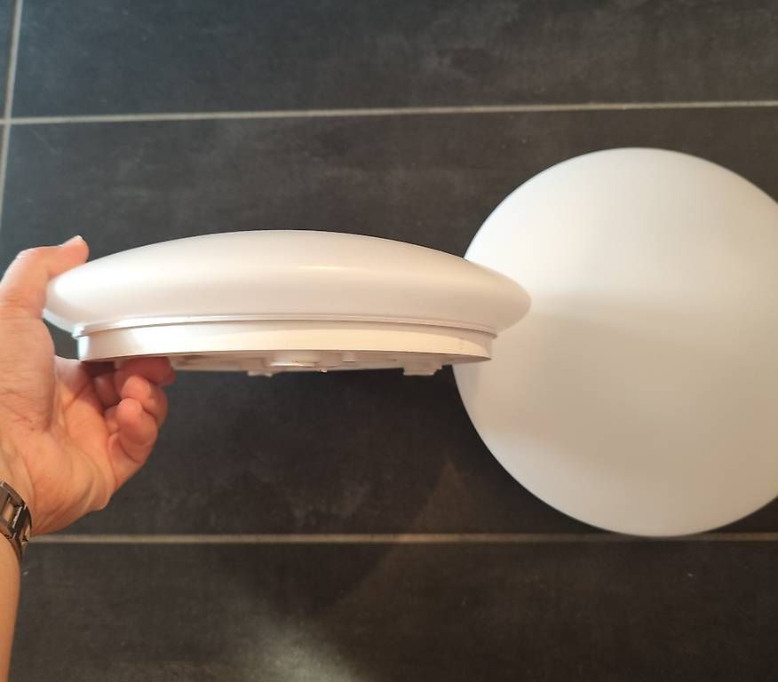 Lustres & lampes de plafonds: Plafonnier  – D'occasion à Yverdon-les-Bains par Cadocouches.ch
