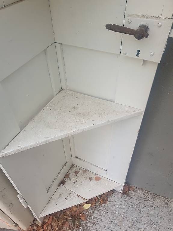 Scaffali: Regal aus alter holztüre – Usato da Olten venduto da stritten 1