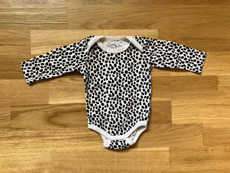 Body Gr. 50-56 mit Tupfenprint, neuwertig