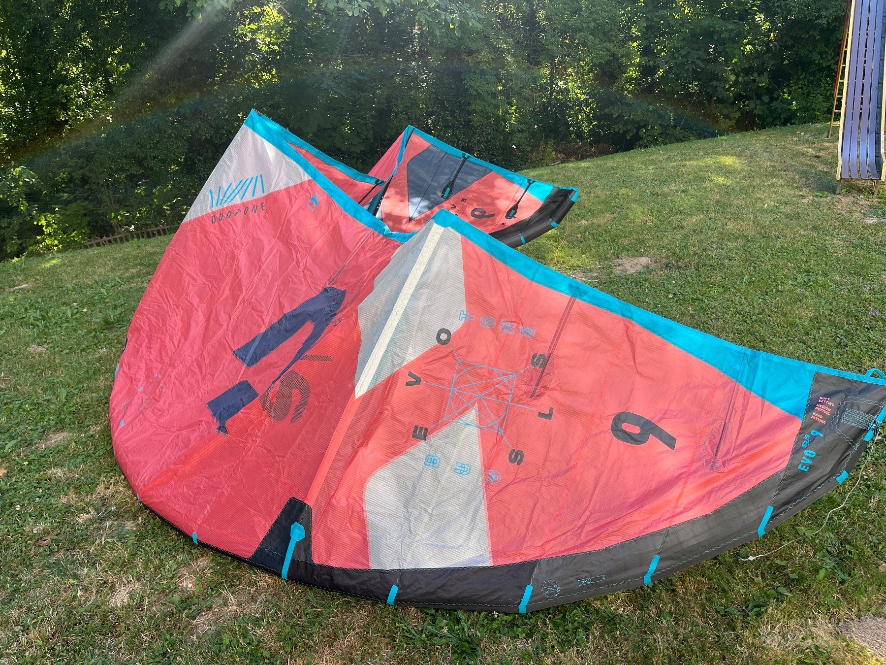 Duotone Aquilone: Pack Kitesurf Duotone EVO SLS 9m 11m + trust barre – Usato da Nyon venduto da rob_pl6l 1