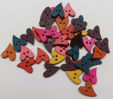 40 Stk Hölzknöpfe Herzen mix, wooden buttons