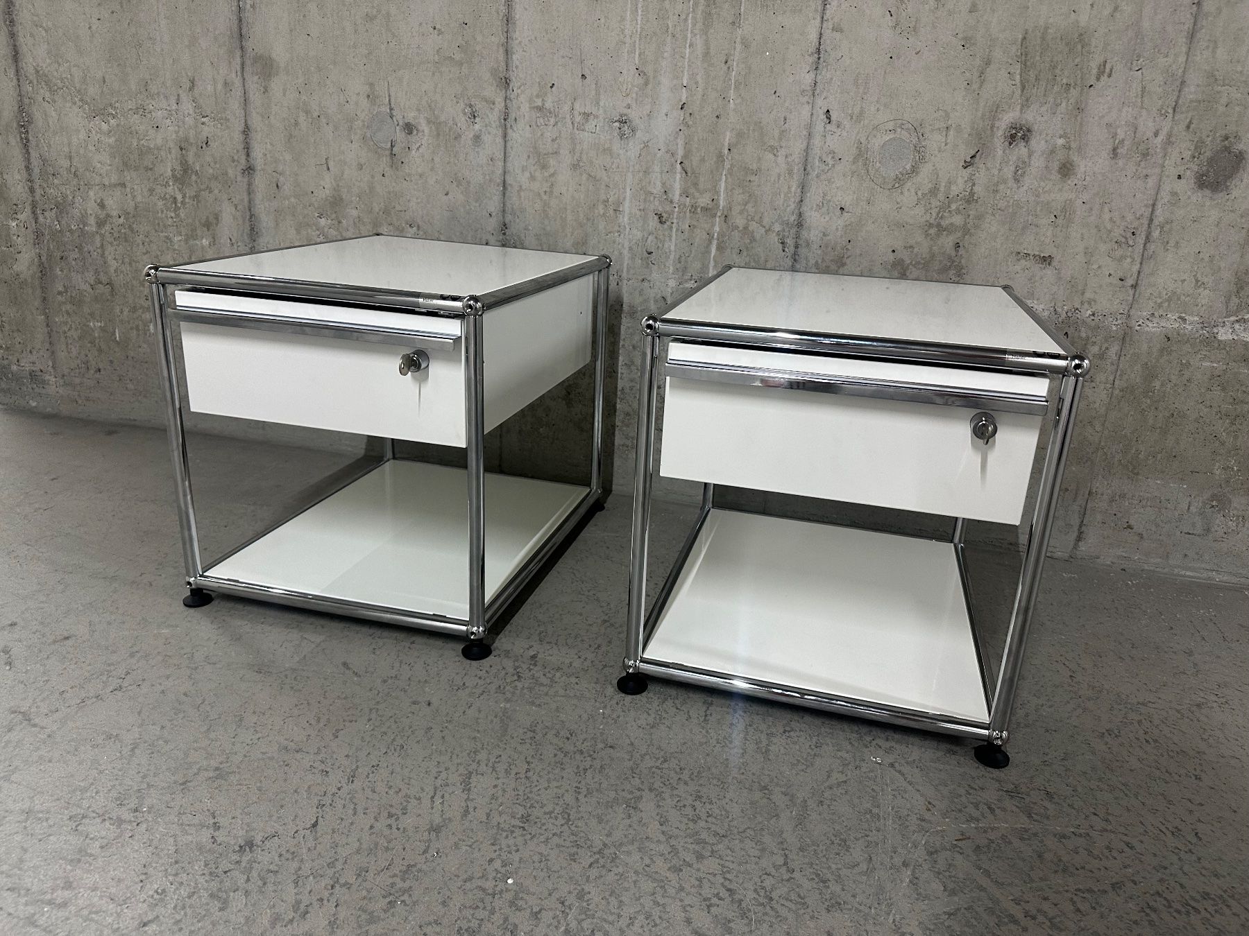 USM Comodini: Original 2 x USM Haller Nachttisch  in Weiss – Usato da Pfaffhausen venduto da only.lux 2