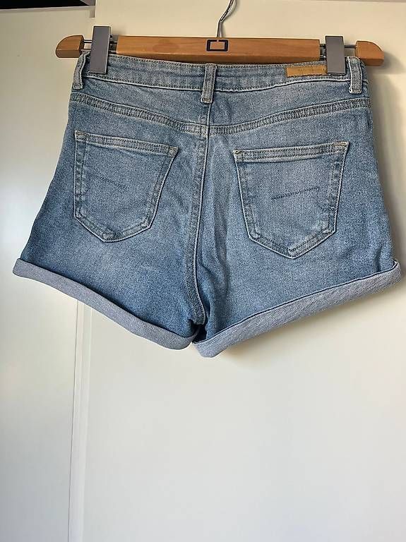 Jeans: Jeans Hotpants Damen – Gebraucht aus Romanshorn von lap_zx8f 1