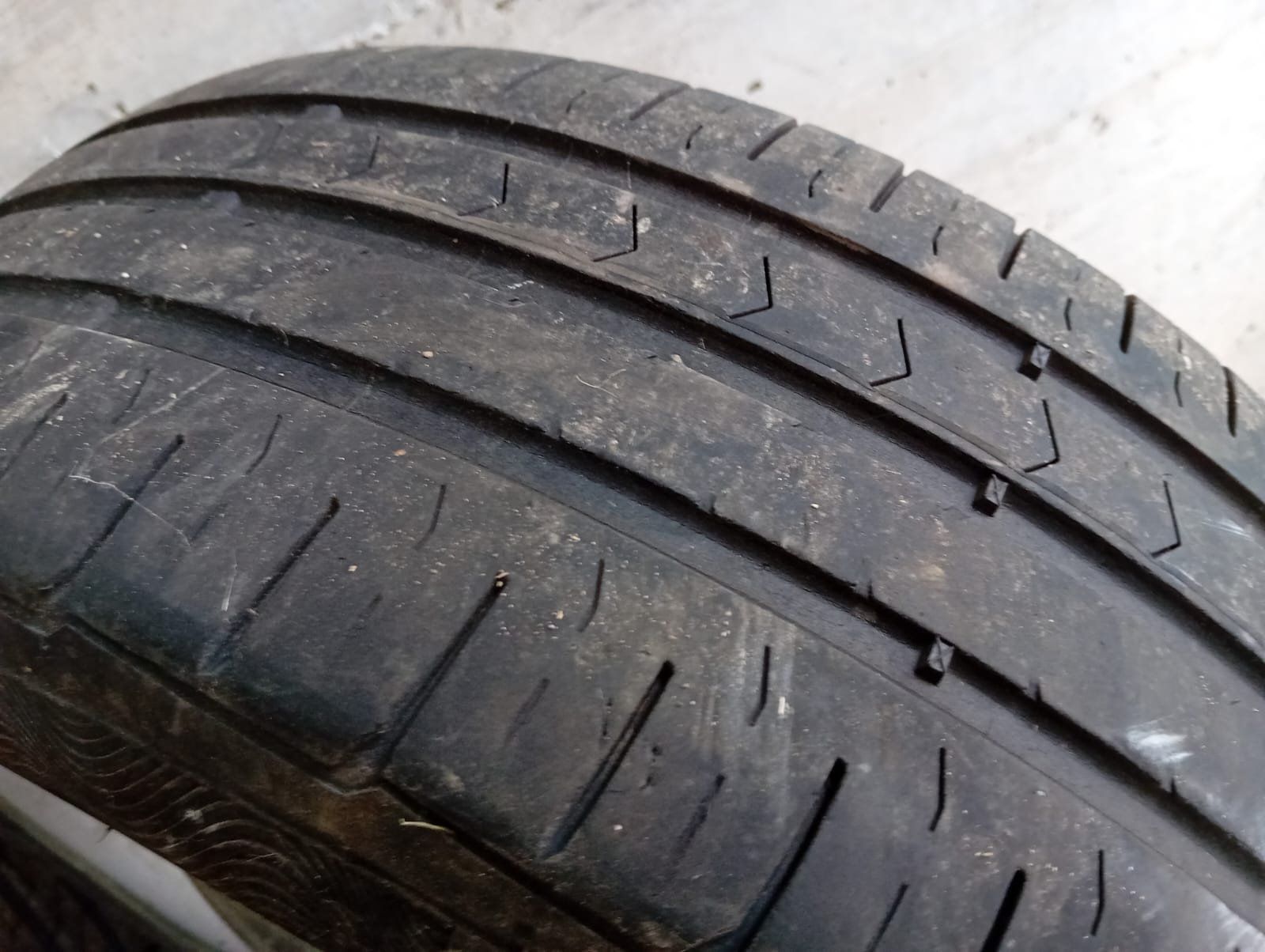 Continental Pneumatici & Ruote complete: Pneus d'été (VW polo) – Usato da Vuadens venduto da favreclaude 1
