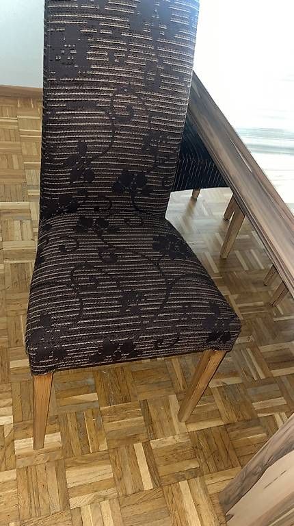 Set de table et chaises: Verkaufe einen Tisch mit 4 Stühlen. – D'occasion à Nürensdorf par ver_2c65 2